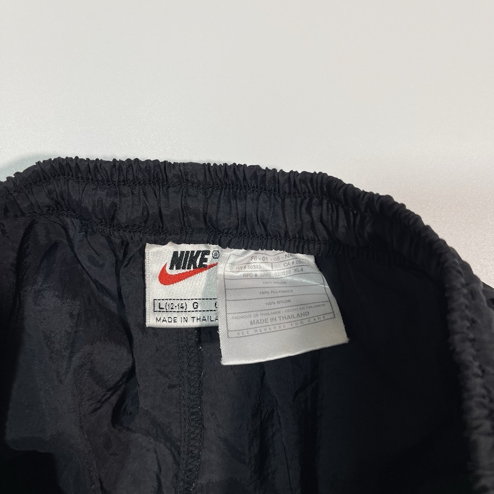 Vintage 90s Nike Black Oversized Swoosh Nylon Shorts Mens Large Logo Athletic - Picture 3 of 5
